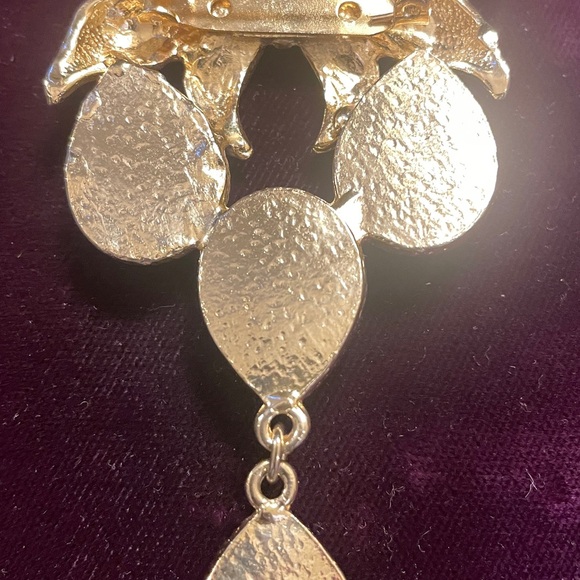 Elegant Gold and Multicolor Brooch - Picture 2 of 2